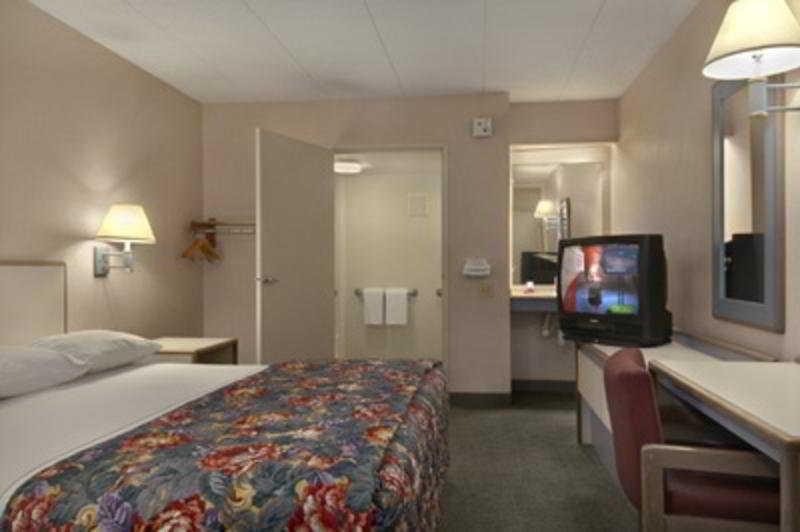 Red Roof Inn Элкхарт Номер фото