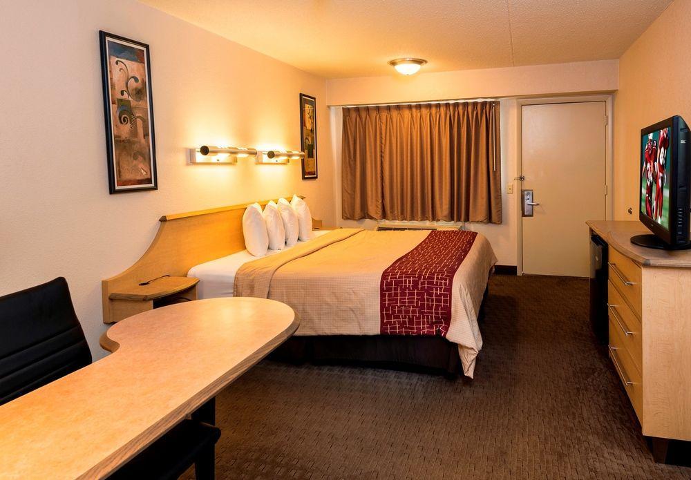 Red Roof Inn Элкхарт Экстерьер фото