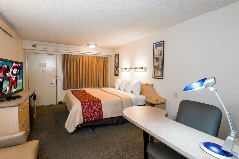 Red Roof Inn Элкхарт Экстерьер фото