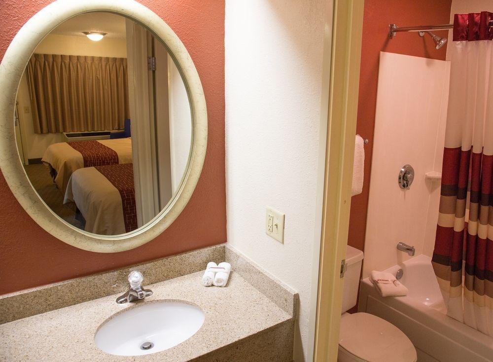 Red Roof Inn Элкхарт Экстерьер фото