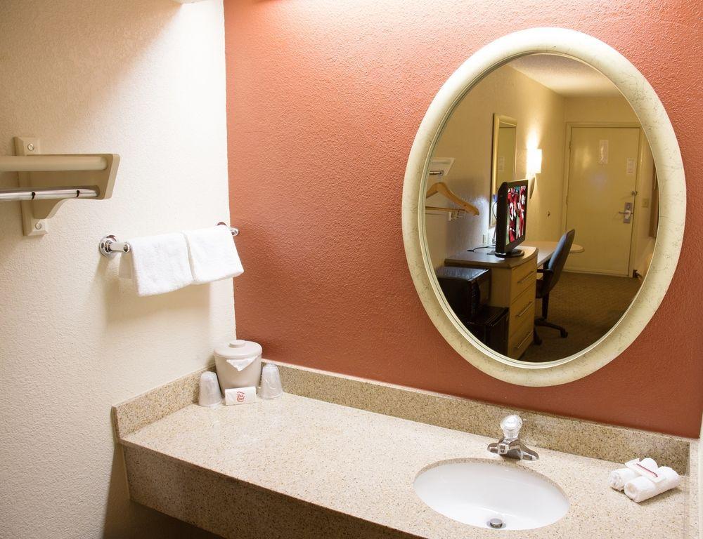 Red Roof Inn Элкхарт Экстерьер фото