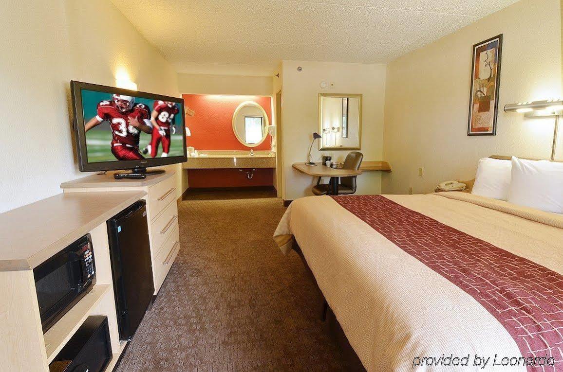 Red Roof Inn Элкхарт Экстерьер фото